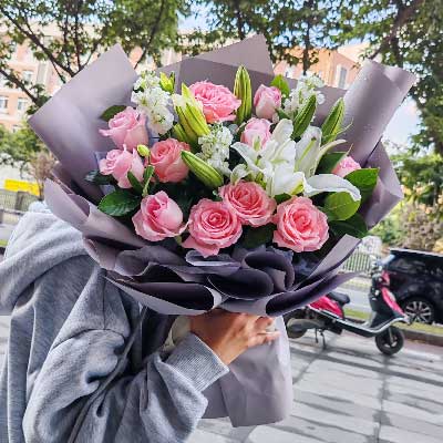 汕尾11朵戴安娜粉玫瑰百合，与你一起追逐梦想