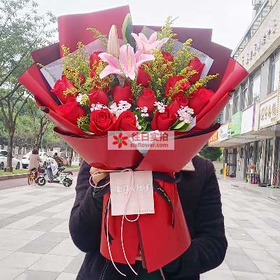 汕尾19朵红玫瑰百合，与你幸福前行